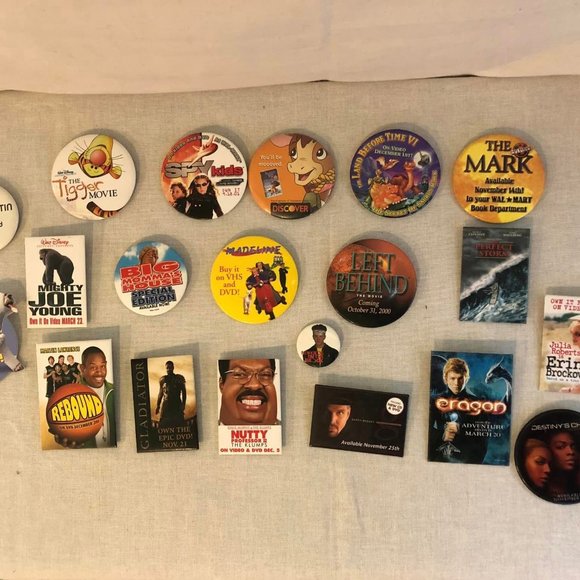 Set of 20 Movie & Kids Buttons - Picture 1 of 10